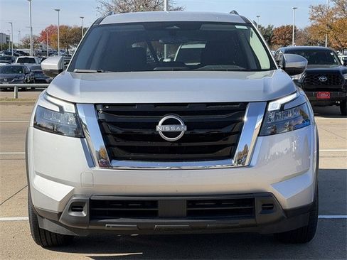 Used 2024 Nissan Pathfinder SV image 7