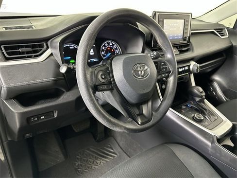 Used 2021 Toyota RAV4 LE image 10
