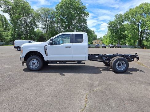New 2025 Ford F350 XL w/ XL Chrome Package image 4