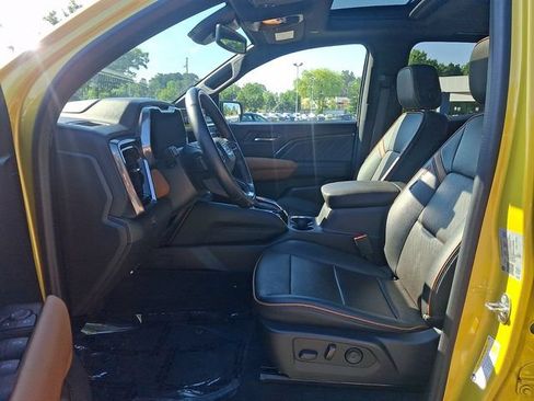 Used 2023 GMC Canyon AT4 w/ AT4 Premium Package AWD/4WD image 15