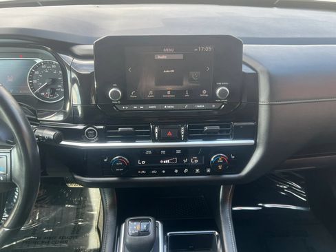 Used 2022 Nissan Pathfinder SV w/ SV Premium Package AWD/4WD image 12