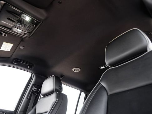 Used 2022 Chevrolet Suburban Premier image 32