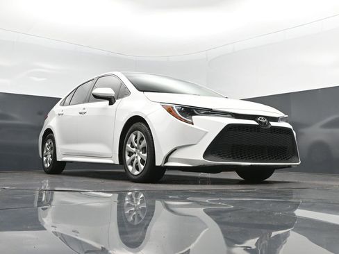 Used 2022 Toyota Corolla LE FWD image 45