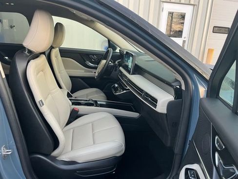 Used 2025 Lincoln Corsair Premiere image 25