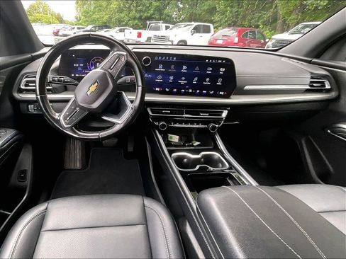 Used 2024 Chevrolet Traverse LT AWD/4WD image 21