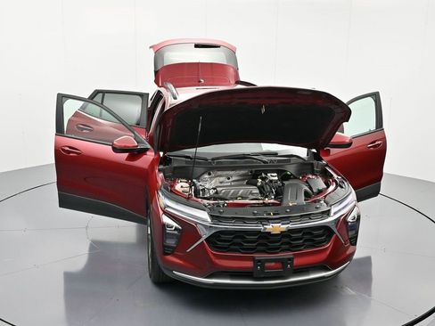 Certified 2025 Chevrolet Trax LT w/ LT Convenience Package image 44