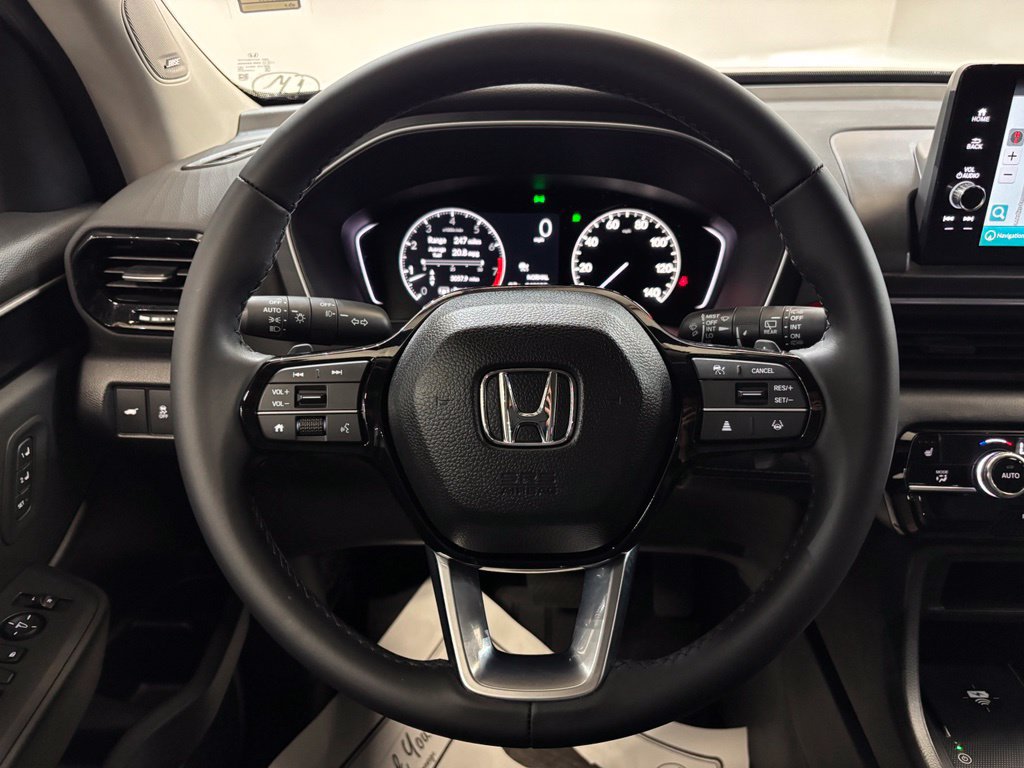 Used 2024 Honda Pilot Touring image 11
