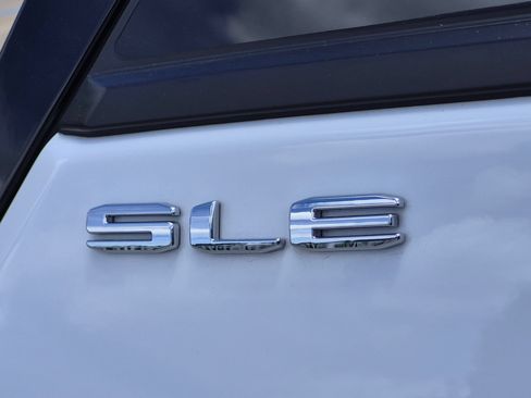 Used 2023 GMC Terrain SLE w/ Driver Convenience Package FWD image 26