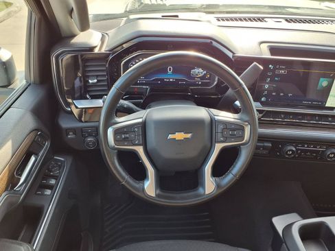 Used 2025 Chevrolet Silverado 2500 LT w/ Convenience Package AWD/4WD image 16