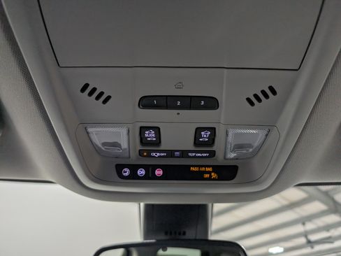 Used 2020 Buick Enclave Premium w/ Sun and Sites Package AWD/4WD image 26