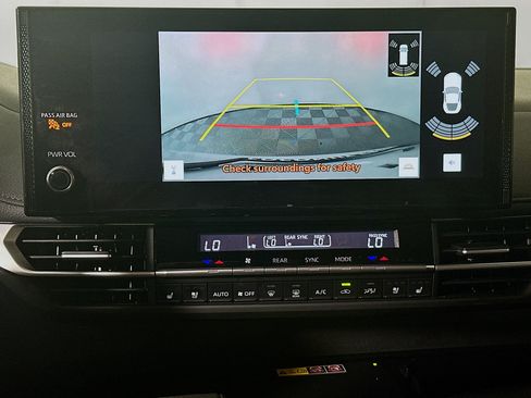 Used 2025 Toyota Sienna Limited FWD image 25