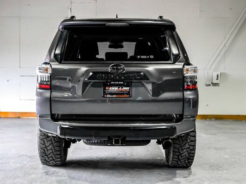 Used 2018 Toyota 4Runner TRD Off-Road Premium AWD/4WD image 10