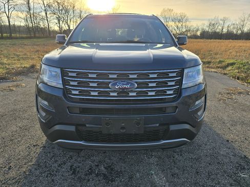 Used 2017 Ford Explorer XLT w/ Equipment Group 202A image 2