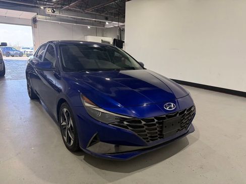 Used 2022 Hyundai Elantra Limited w/ Cargo Package image 4