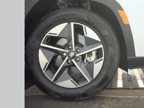 Used 2025 Hyundai Tucson SEL FWD image 18