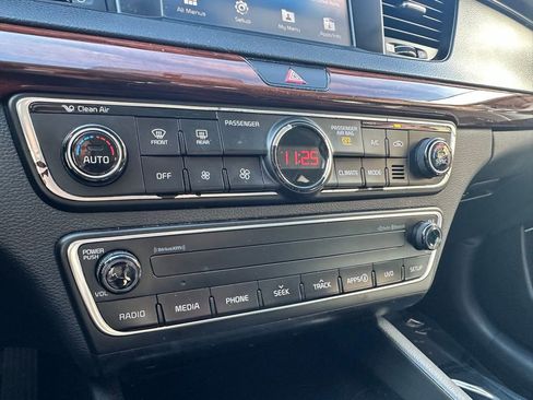 Used 2017 Kia Cadenza Premium image 16