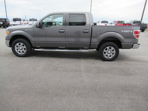 Used 2011 Ford F150 XLT w/ XLT Chrome Pkg image 8