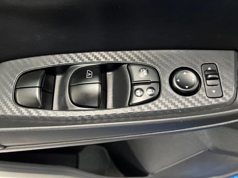 Used 2025 Nissan Sentra SV FWD image 15