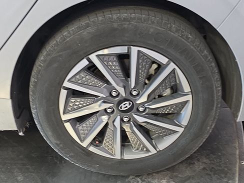 Used 2020 Hyundai Ioniq Limited FWD image 12