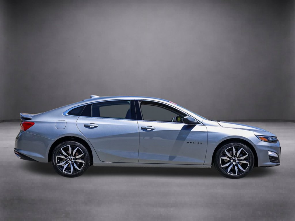 Used 2025 Chevrolet Malibu RS FWD image 3
