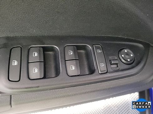 Used 2020 Hyundai Venue SEL image 14