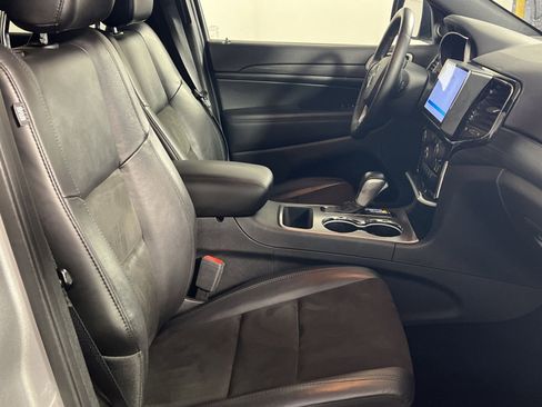 Used 2020 Jeep Grand Cherokee Altitude image 28