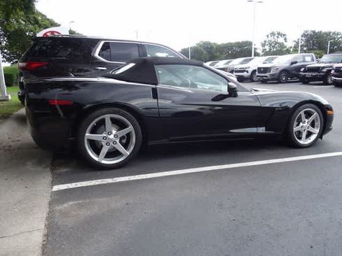 Used 2005 Chevrolet Corvette Convertible w/ Preferred Equipment Group RWD image 5