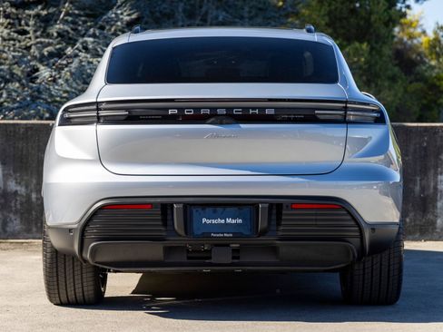 Certified 2025 Porsche Macan Electric RWD image 10
