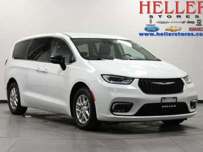 Used 2024 Chrysler Pacifica Touring-L