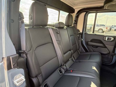 New 2025 Jeep Gladiator Sport image 22