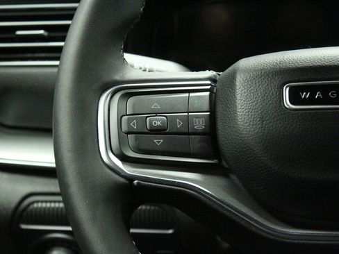 Used 2024 Jeep Wagoneer Series II RWD image 26