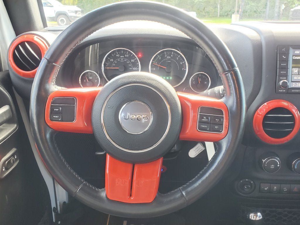 Used 2018 Jeep Wrangler Unlimited Sahara AWD/4WD image 19