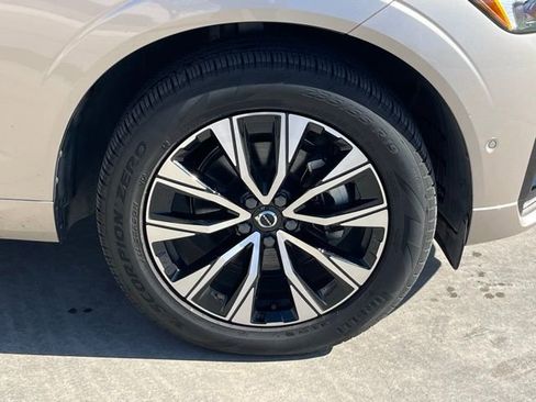 Used 2025 Volvo XC60 B5 Plus image 7
