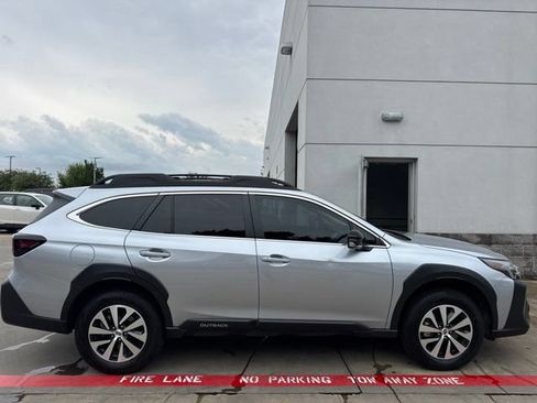 Used 2025 Subaru Outback Premium AWD/4WD image 2