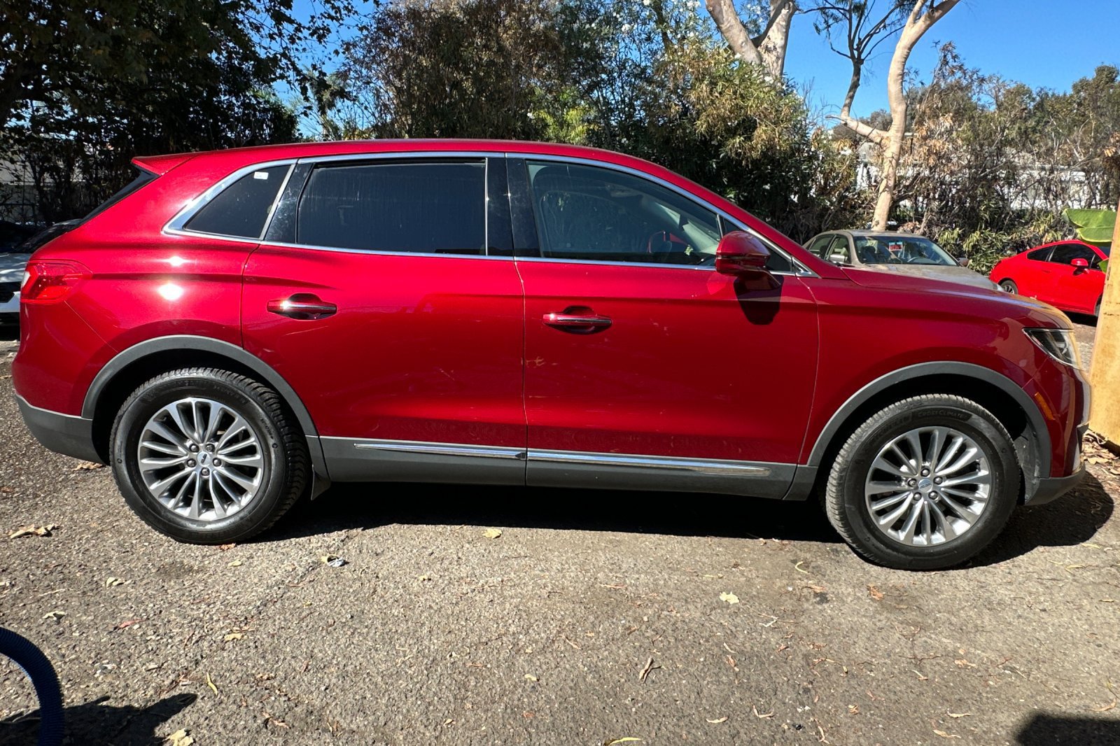 Used 2018 Lincoln MKX Select w/ Select Plus Package AWD/4WD image 4