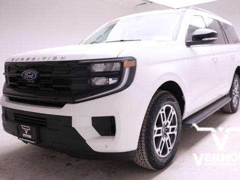 New 2026 Ford Expedition Active image 1