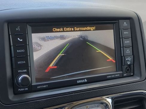 Used 2014 Chrysler Town & Country Touring image 27