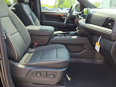 New 2025 Chevrolet Suburban Premier w/ Sun And Tow Package image 6