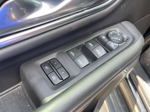 Used 2022 Chevrolet Tahoe LT w/ Luxury Package RWD image 16