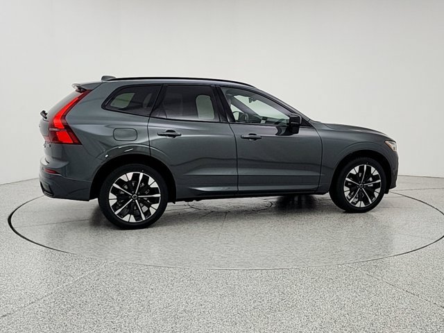 New 2027 Volvo XC60 B5 Plus AWD/4WD image 4