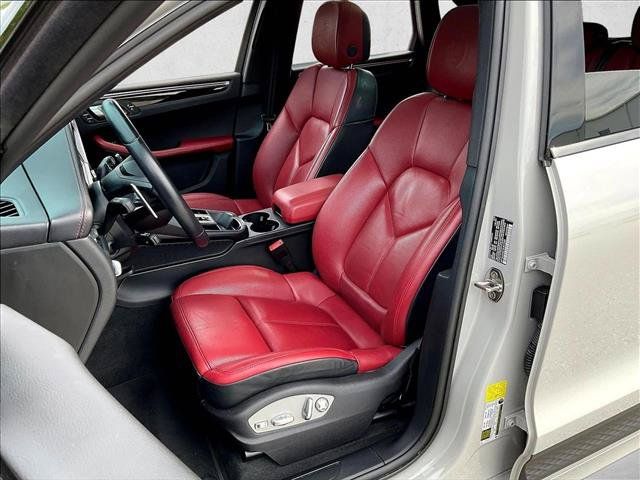 Used 2024 Porsche Macan Turbo AWD/4WD image 25