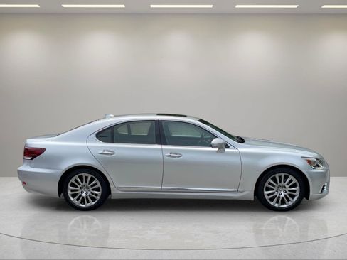 Used 2015 Lexus LS 460 w/ Comfort Package RWD image 6
