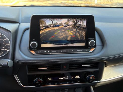 Used 2025 Nissan Rogue SV image 22