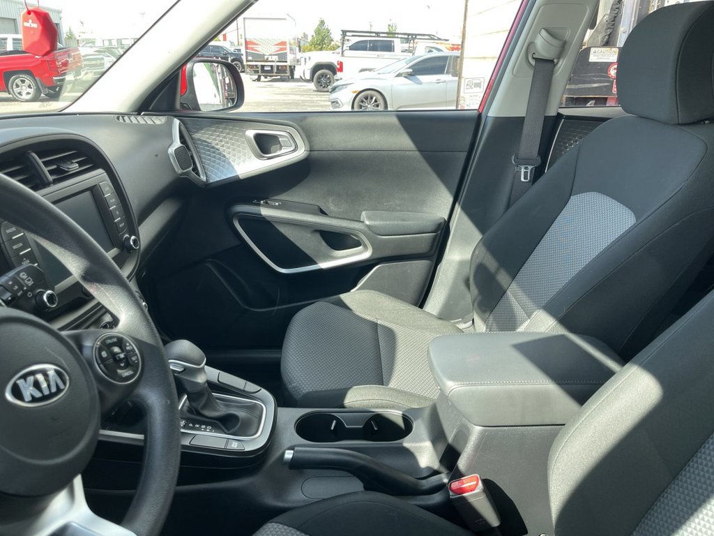 Used 2021 Kia Soul LX FWD image 3