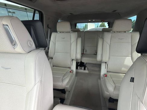 Used 2022 Cadillac Escalade Sport Platinum AWD/4WD image 17