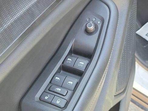 Used 2023 Jeep Grand Cherokee L Laredo RWD image 19