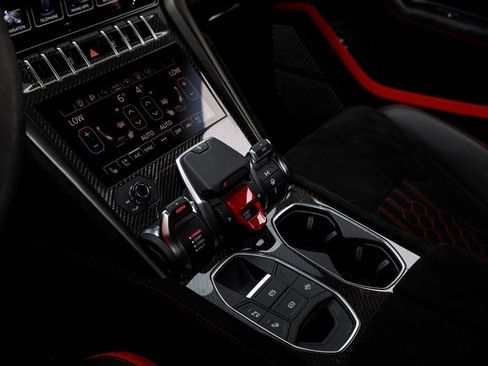 Used 2024 Lamborghini Urus Performante AWD/4WD image 33