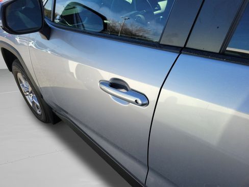 Used 2025 Toyota RAV4 XLE image 18