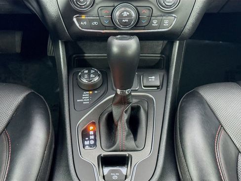 Used 2022 Jeep Cherokee Trailhawk w/ Premium Leather Package image 25