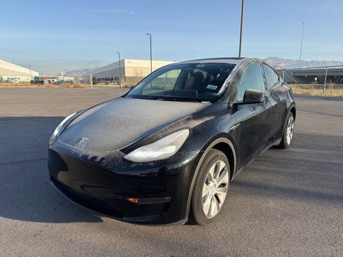 Used 2023 Tesla Model Y Long Range image 8
